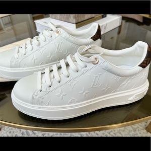 LV Time out Sneaker size 9-9.5 ( 40 UK)